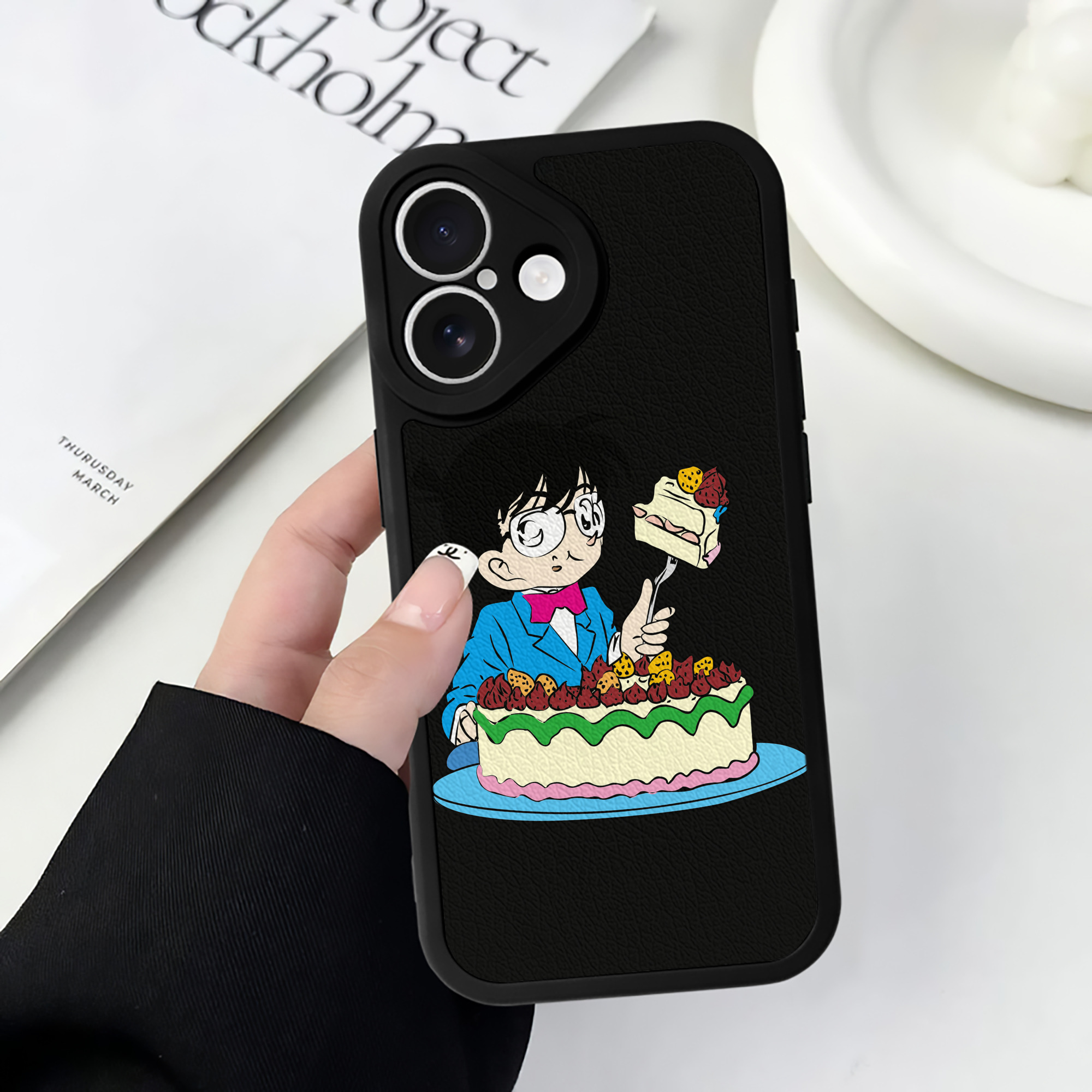 （画像用） 名探偵コナン 江戸川 コナン Detective Conan Conan Edogawa 【iPhone 16シリーズ対応】シリコンスマホケース（レザー調） 材質：シリコン